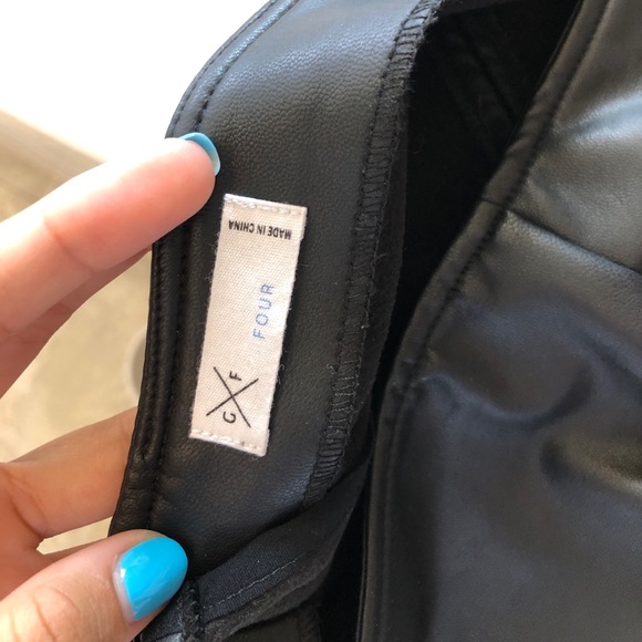 Lulu’s vegan black leather skirt size 4 - Picture 4 of 4